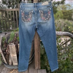 Brand New Miss Me Beautiful jeans 32